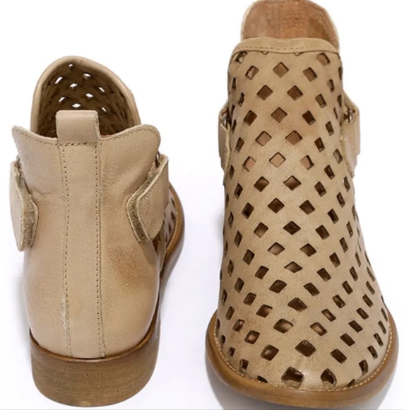 Musse & Cloud Shoes - MUSSE Y CLOUD CAILA TAUPE LEATHER ANKLE BOOTIES Women's Tan Cutout Ankle Boots
